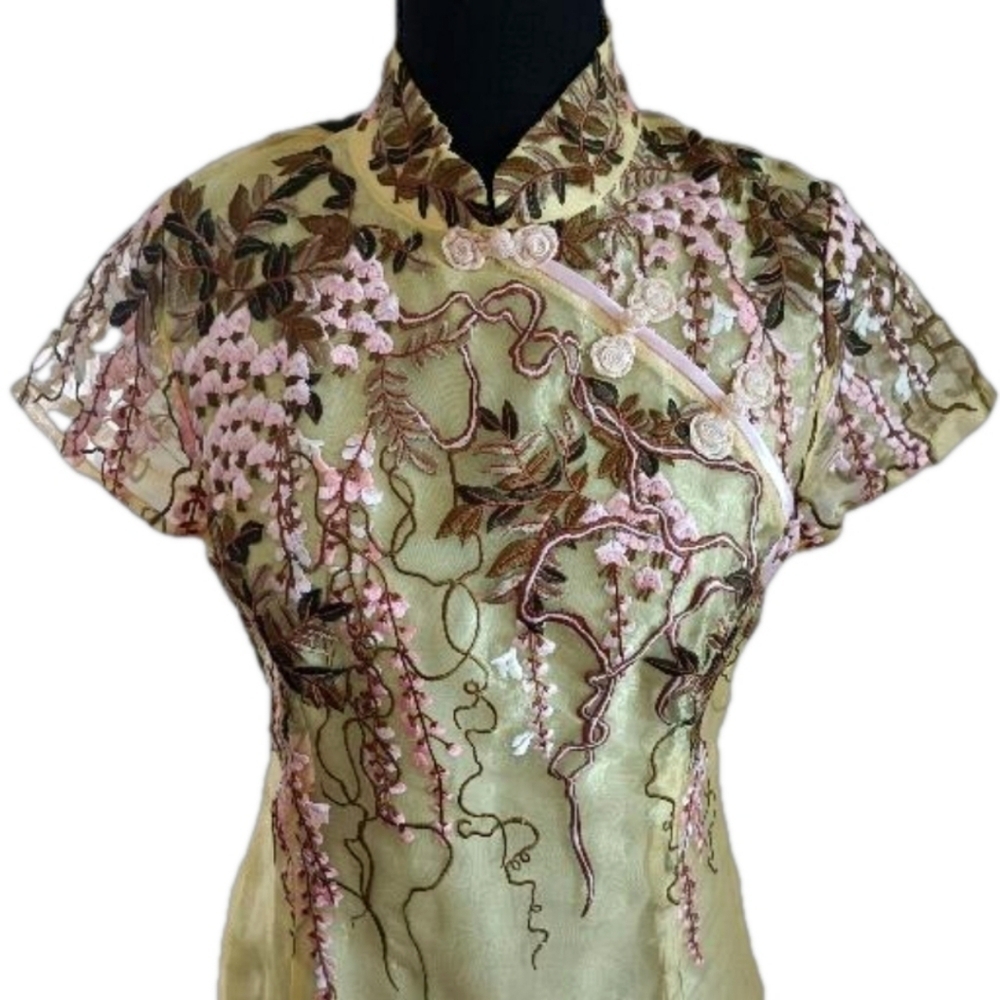 Gorgeous Defenon Embroidered Cheongsam Styled  Dress - Picture 2 of 16